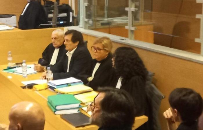 “Colui che ha causato la morte di mio figlio”, riferiscono le prime ore del processo