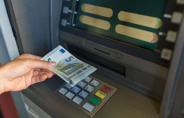 Cattive notizie per i clienti di queste due grandi banche nel 2025