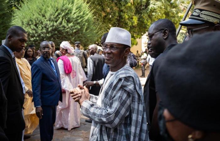 In Mali, la giunta destituisce il primo ministro civile e il suo governo