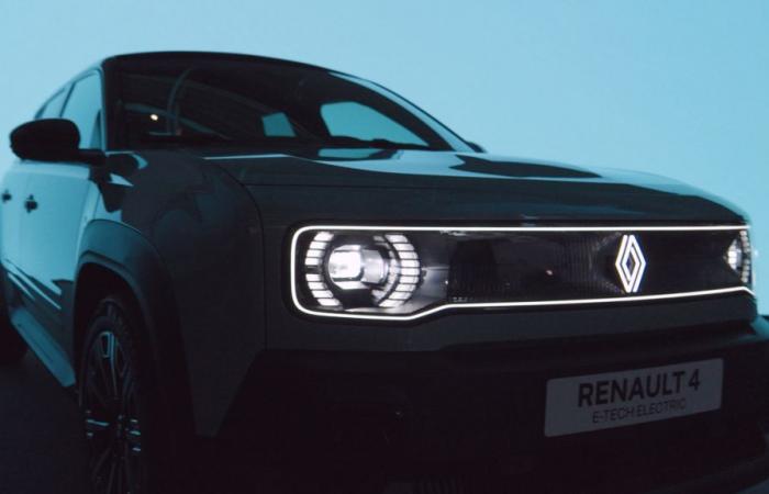 La Renault 4 E-Tech elettrica rivela un design della griglia… luminoso