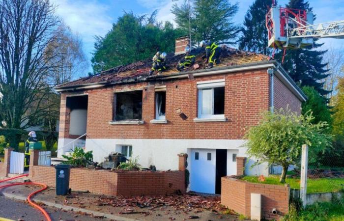 VIDEO. Una donna novantenne è gravemente ustionata ed è stata trasportata in aereo all'ospedale universitario di Amiens dopo un incendio vicino ad Albert