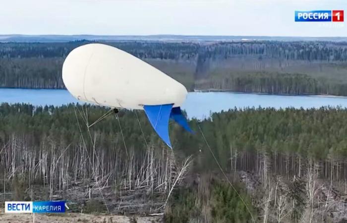 Alle porte della Russia, questi intriganti palloncini cromati vegliano dal cielo sulla Finlandia