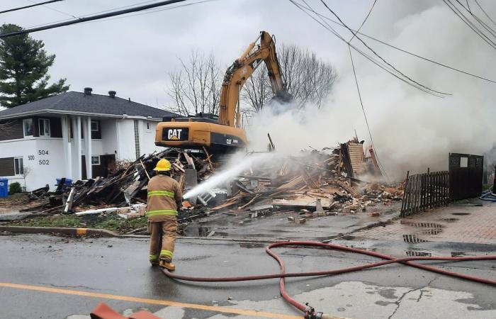 Un condominio raso al suolo dalle fiamme a Nicolet