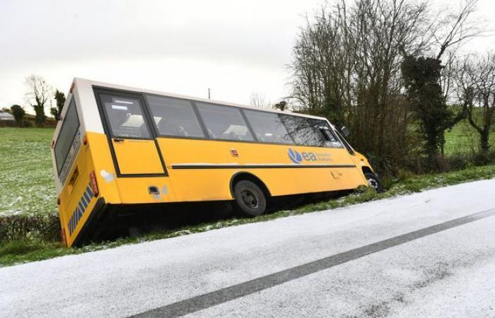 Allerta meteo NI: lo scuolabus si schianta in condizioni di ghiaccio dopo l’emissione della nuova allerta meteo