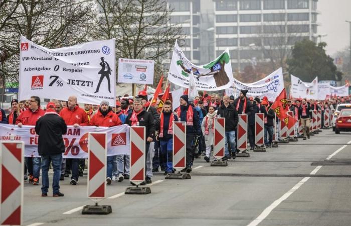 Crisi alla Volkswagen | L’Unione minaccia un conflitto sociale storico se le fabbriche verranno chiuse