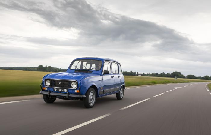 La Renault 4 E-Tech elettrica rivela un design della griglia… luminoso