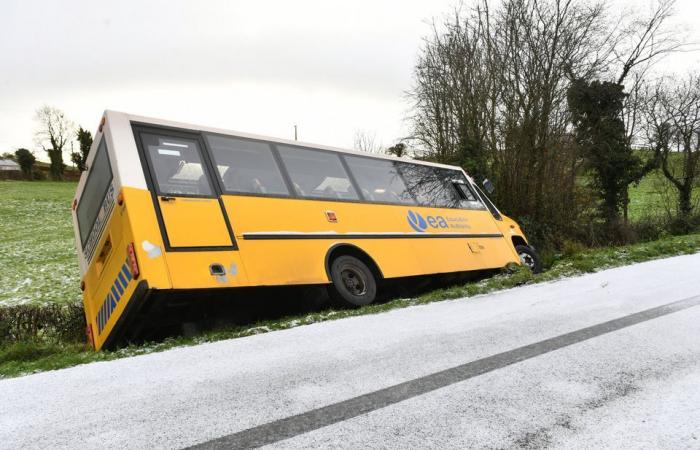 Allerta meteo NI: lo scuolabus si schianta in condizioni di ghiaccio dopo l’emissione della nuova allerta meteo