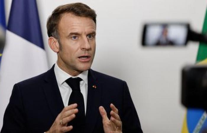 Emmanuel Macron denuncia la “atteggiamento escalation” della Russia e invita Vladimir Putin “alla ragione”