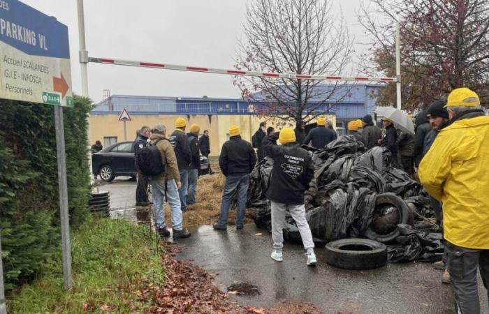 nelle Landes, gli agricoltori bloccano una piattaforma logistica E.Leclerc