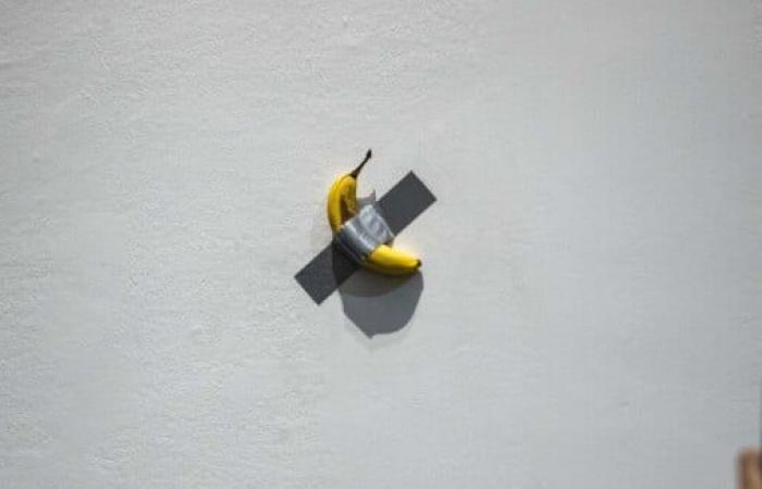 Ecco l’importo a sette cifre della banana attaccata al muro diventata virale sui social media