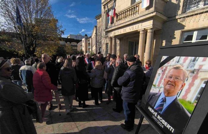 Nogent-sur-Oise. Gli abitanti di Nogent, a centinaia, hanno reso omaggio al loro primo deputato, Hervé Roberti