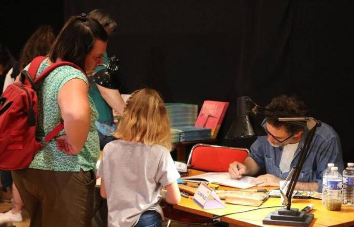 nella comunità della Mayenne, Le Kiosque ha dovuto far fronte alla riduzione degli aiuti da parte della Regione