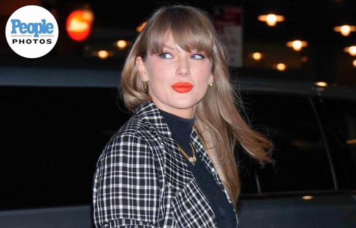 Taylor Swift sfoggia una minigonna scozzese e un tocco in più sul suo caratteristico labbro per la serata tra ragazze a New York