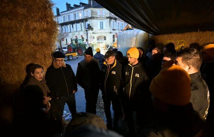 VIDEO. “Non serve a nulla qui!” : dopo il blocco di Place de la Libération, i contadini arrabbiati vogliono piazzarsi all'ingresso di Auch per filtrare i camion