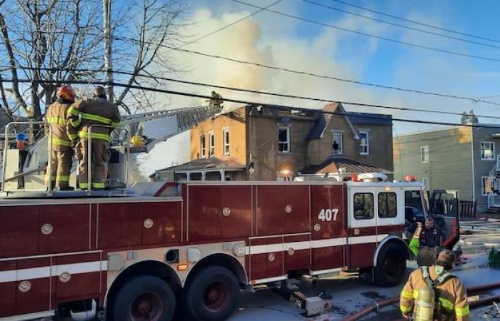 Un condominio raso al suolo dalle fiamme a Nicolet