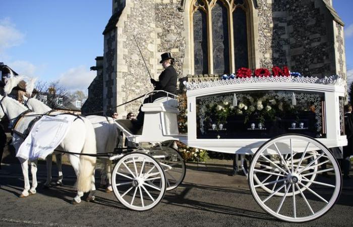 I compagni di band degli One Direction di Liam Payne, Harry Styles e Louis Tomlinson tra le persone in lutto mentre si svolge il funerale | Enti e notizie sulle arti