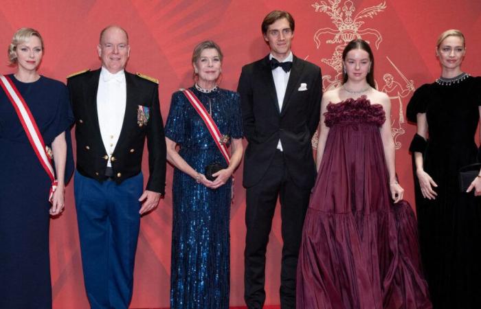 La principessa Caroline brilla accanto ai suoi affascinanti figli al gala del National Day con Alberto II e Charlene