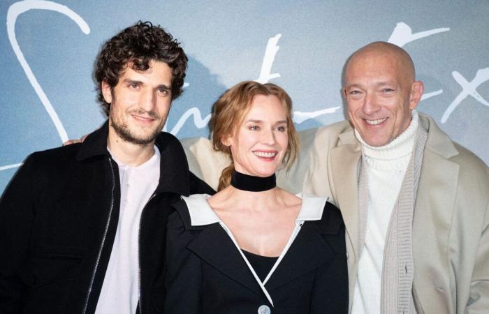 Sguardi complici tra Louis Garrel, Diane Kruger e Vincent Cassel alla première di “Saint-Ex” a Parigi