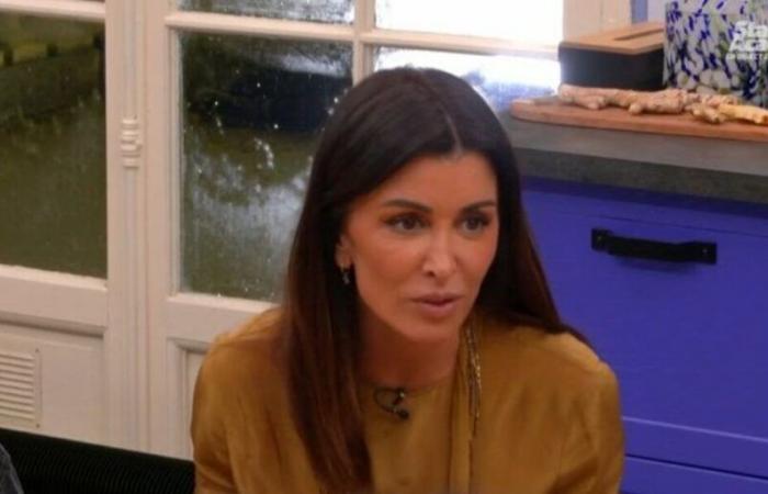 Jenifer arriva al castello della Star Academy e avverte gli studenti del “vortice” dopo lo spettacolo