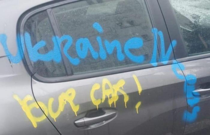 targhette misteriose scritte su auto a Lione e Villeurbanne, una decina le denunce presentate