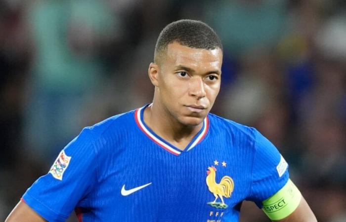 Tolta la fascia da capitano a Mbappé