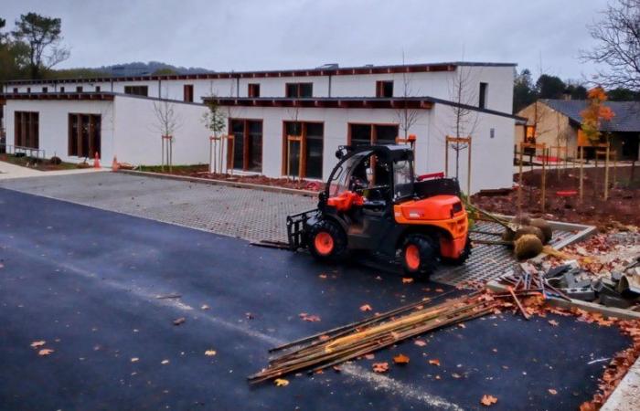 Dopo un anno di attese e domande, di fronte a un cantiere inerte, l’Istituto per giovani ciechi programma un’apertura imminente, a Cahors