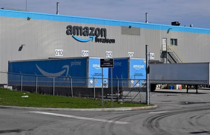 Picchetto davanti ad Amazon a Laval: i dipendenti alzano la voce