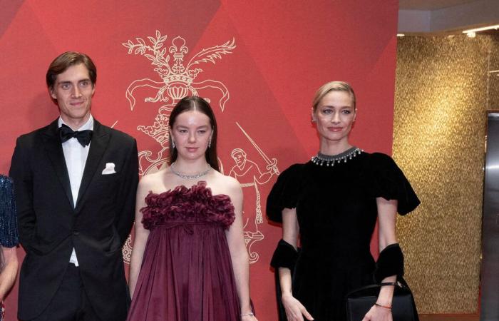 La principessa Caroline brilla accanto ai suoi affascinanti figli al gala del National Day con Alberto II e Charlene