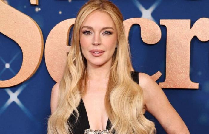 Lindsay Lohan attira l’attenzione alla premiere della sua commedia romantica natalizia “Our Little Secret”