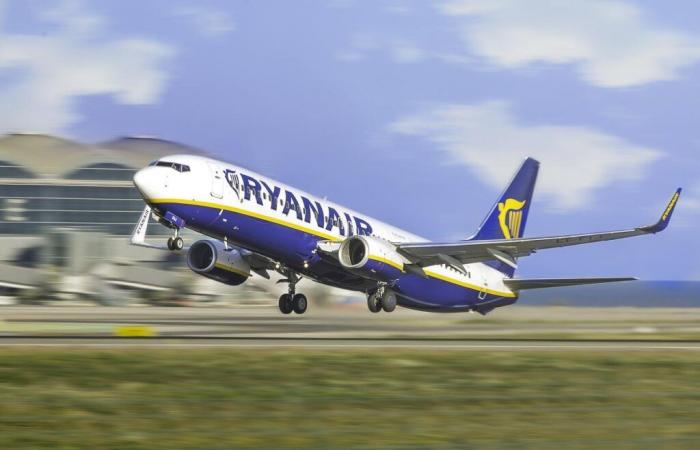 Tassa sui biglietti aerei: Ryanair pronta a sospendere i voli in Francia, minacciati gli aeroporti di Tarbes-Lourdes e Biarritz?