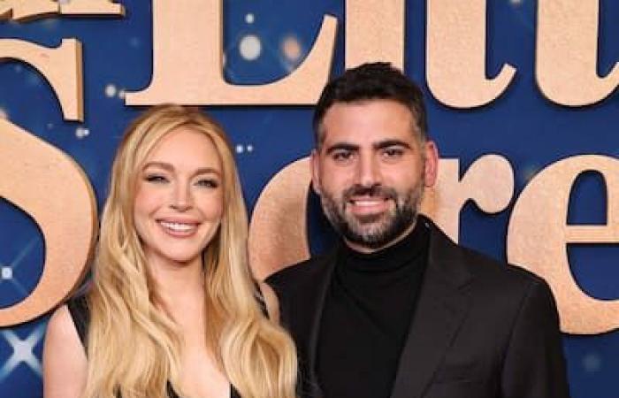 Lindsay Lohan attira l’attenzione alla premiere della sua commedia romantica natalizia “Our Little Secret”