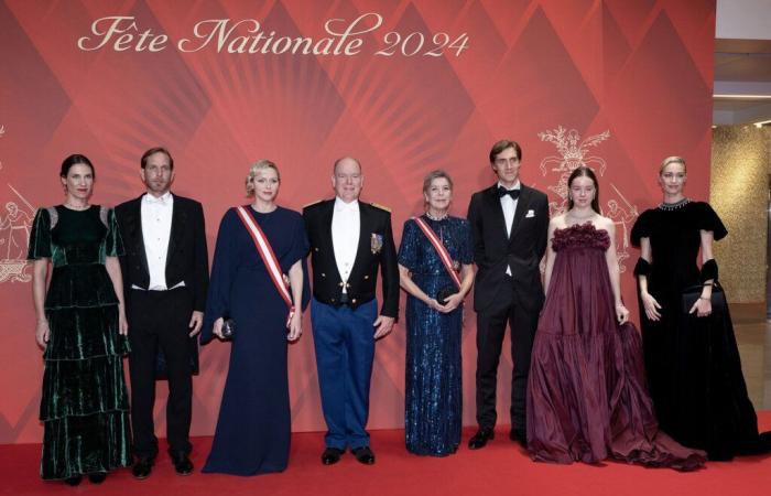 La famiglia principesca di Monaco splende attorno ad Alberto e Charlene per la festa nazionale