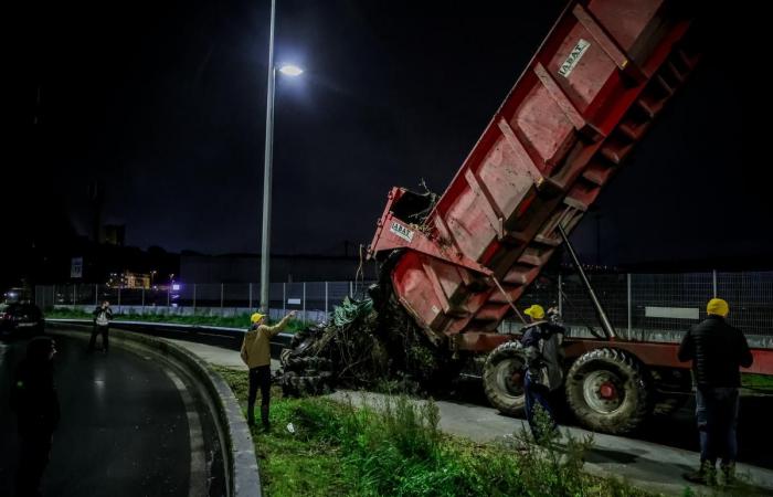 La rabbia dei contadini. In Gironda, i “berretti gialli” assediano il porto di Bordeaux e un centro acquisti