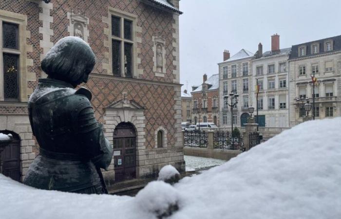 IN FOTO – Le foto e i video più belli della neve che cade questo giovedì