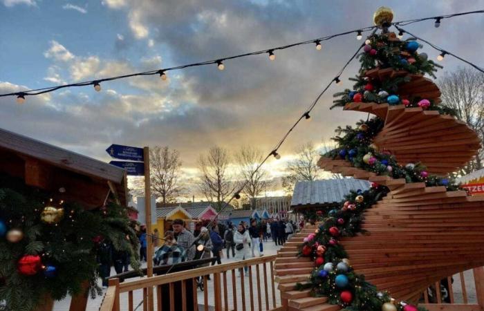 Il mercatino di Natale di Caen occupa un po’ più di spazio e tempo nel centro della città