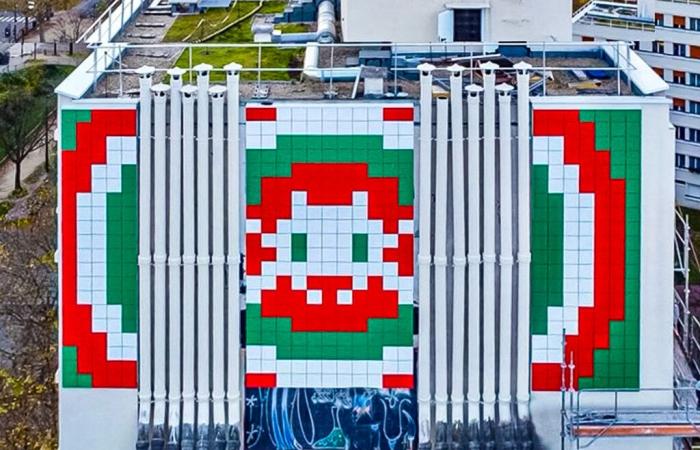 Street art a Parigi: Invader svela un’opera gigante sopra Place d’Italie