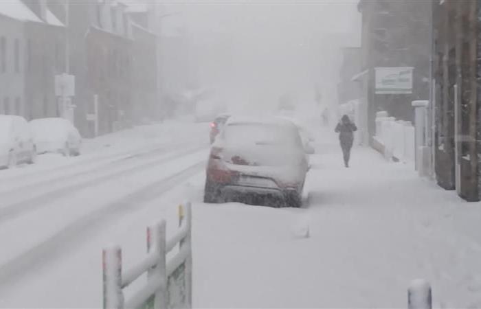 Neve nell'Orne: 35.000 case senza elettricità, più di venti incidenti dovuti alla neve