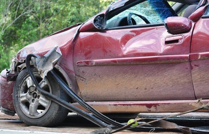 Un giovane ubriaco al volante investe mortalmente un automobilista prima di darsi alla fuga: la vittima era il suo ex insegnante