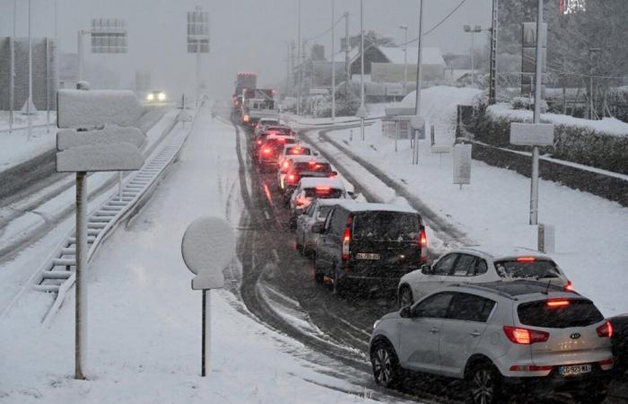 traffico molto difficile, evitare di prendere la strada, raccomanda la prefettura