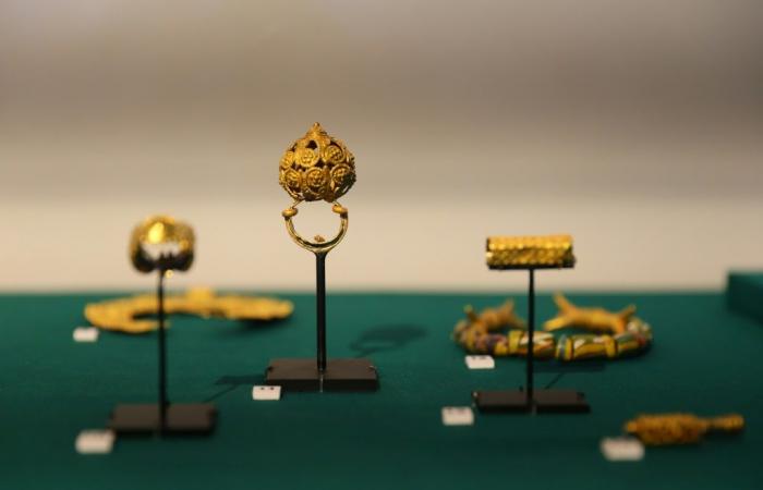 28 ornamenti d'oro saranno restituiti al Regno Ashanti il ​​prossimo fine settimana dal Sud Africa