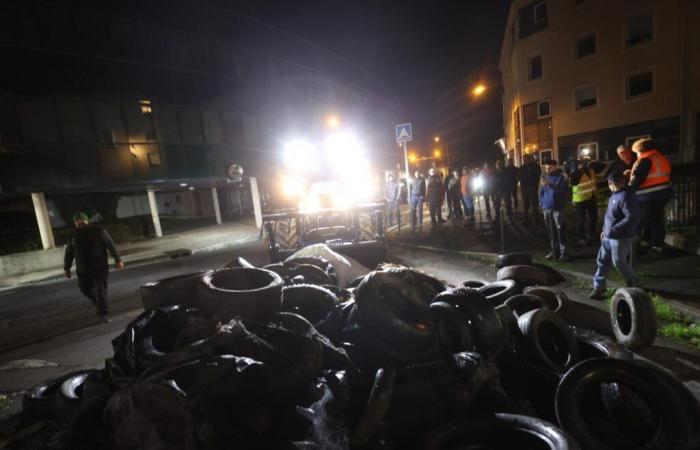 300 tonnellate di letame ad Angoulême, grande blocco a Ruffec: gli agricoltori cambiano marcia (video)