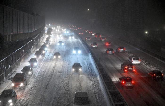 Neve: traffico difficile a Épalinges e sulla A12