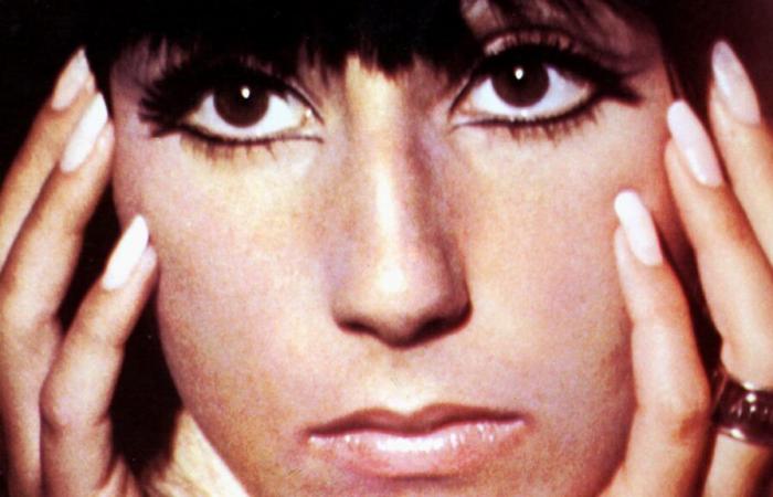 Cher rivela di aver fatto una “scelta” difficile durante la gravidanza in un nuovo libro di memorie