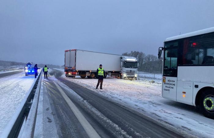 la A36 chiusa, interruzioni di corrente nel Giura, decine di incidenti stradali