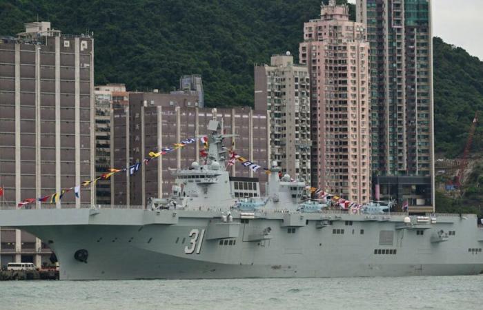 La Cina mostra i muscoli e mostra la sua nave da guerra all’avanguardia