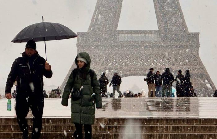 Dal Louvre alla Reggia di Versailles… Scoprite questo giovedì le magnifiche immagini di Parigi sotto la neve