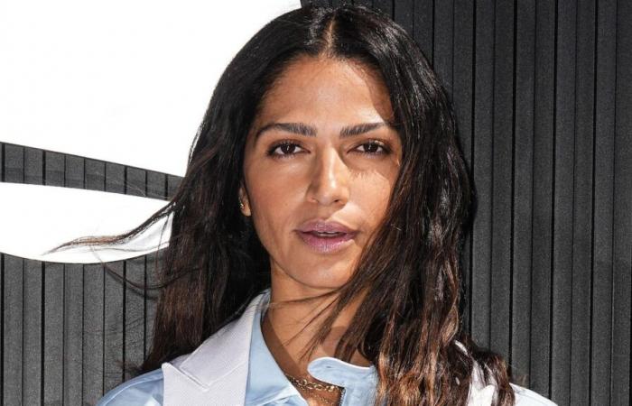 Camila Alves McConaughey si veste da signora Claus al concerto di Mariah Carey