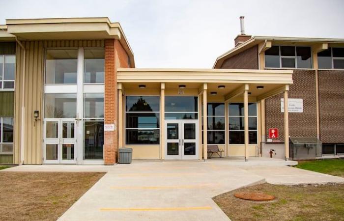 Un uomo aggredisce due operai nei pressi di una scuola di Gatineau