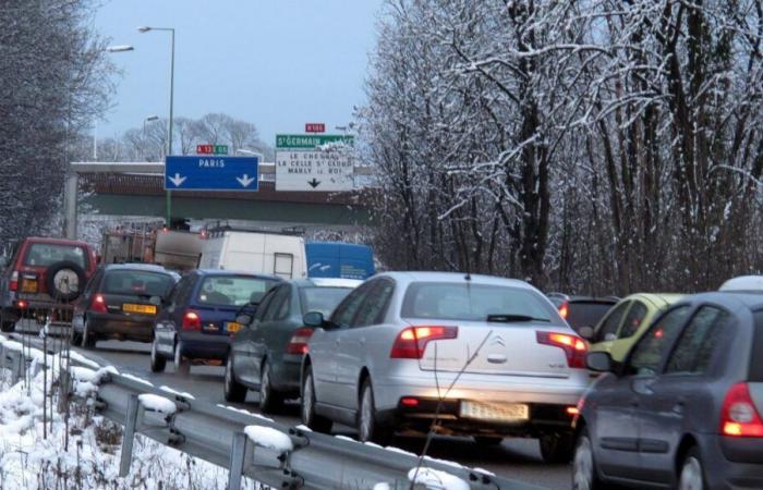 Neve nell'Ile-de-France: più di 300 km di ingorghi, nessun trasporto scolastico a Yvelines venerdì