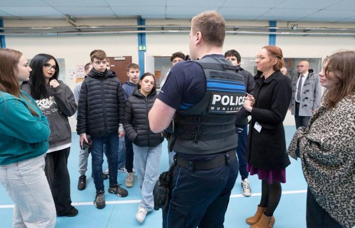 CHENÔVE: Il liceo professionale prende il nome di Roland Carraz